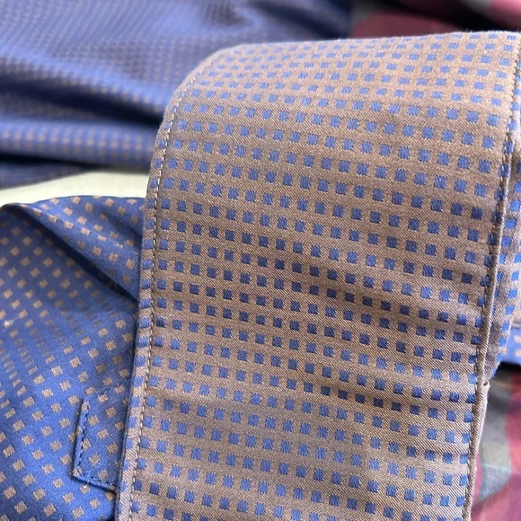 Bugatchi Shaped Fit Button down shirt - Picture 4 of 7